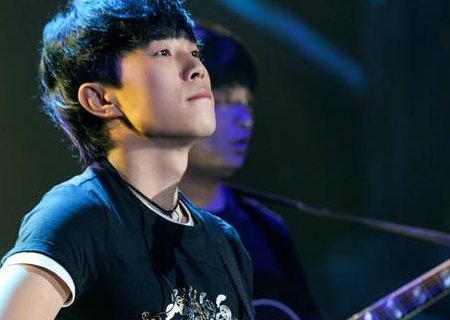 有哪些适合低音唱的歌曲？