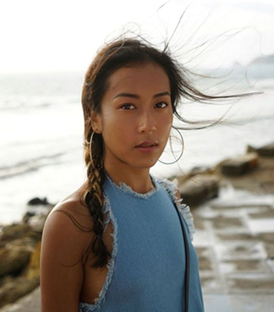 吉克隽逸在节目中透露一个人给父亲扫墓，她对父亲的印象是怎样的呢？