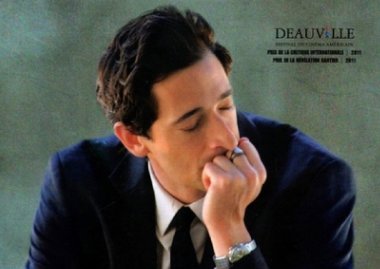 《超脱》里外公对妈妈做了什么？