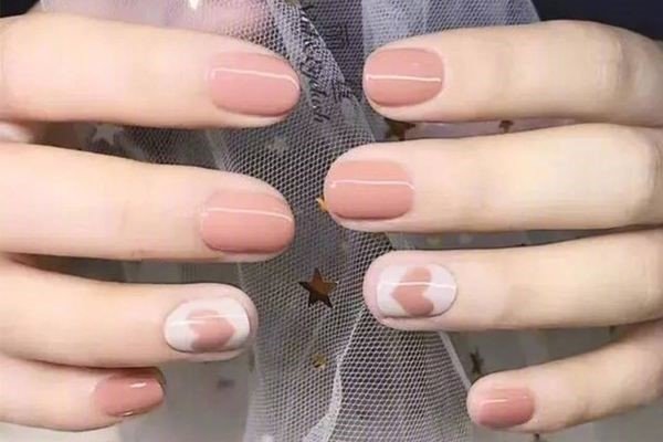 指甲凹凸不平,不要慌,原因一般有哪几个?