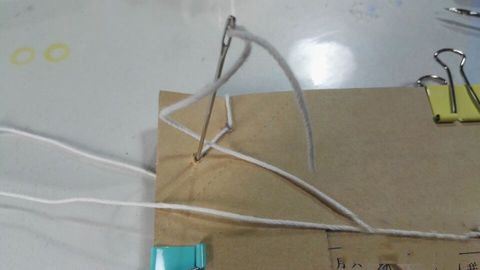 会计凭证三个孔的怎么装订，三个孔要形成三角形怎么装订和穿线