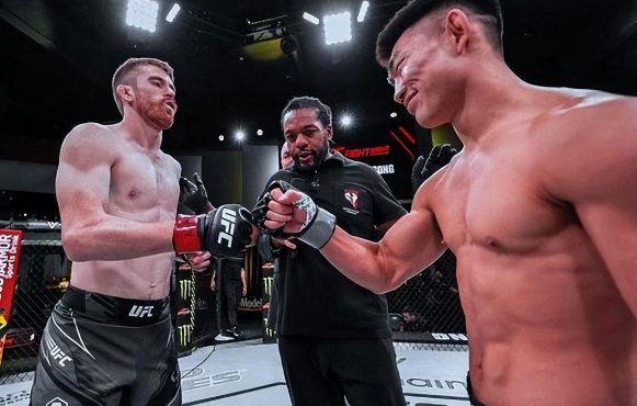 UFC:宋亚东遭对手TKO,无缘世界前五,此次比赛为何会失利