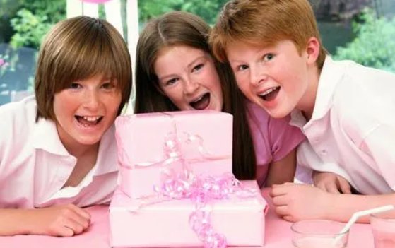 晒收到儿子礼物的说说