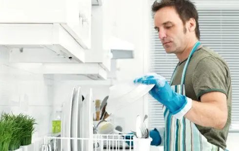 山东一女子怀孕老公狂送礼物做家务引人羡慕，你羡慕这样的老公吗