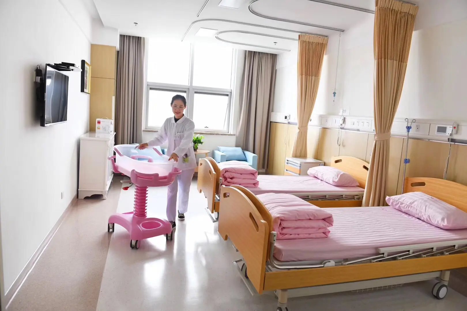 生育率下降致产科产能过剩，为何会出现这一现象？