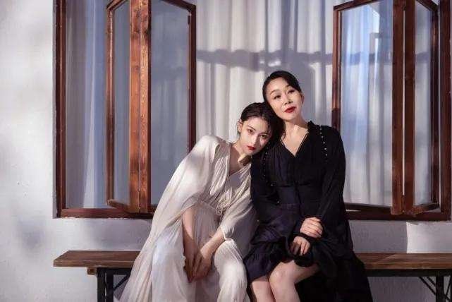 张馨予自爆梦见离世父亲引热议，你如何看待她的这番举动？