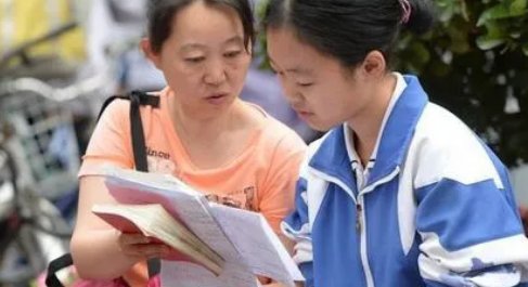 父母均博士女儿学业压力大轻生！父母该如何接受孩子的普通？