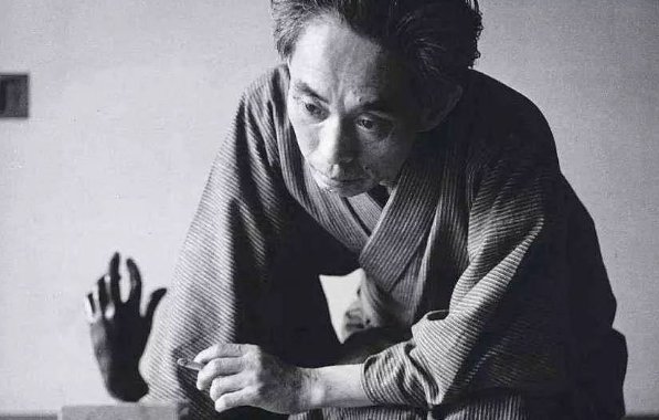 别府律子出现在川端康成的哪一本小说里?