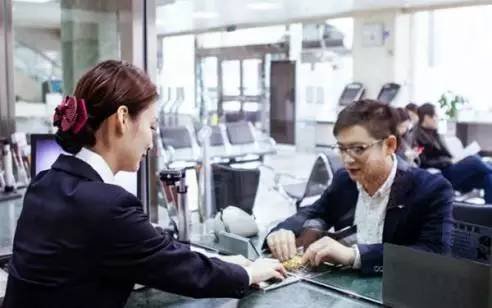 江西男子取款时在手指写110向柜员求救，这究竟是怎么回事？