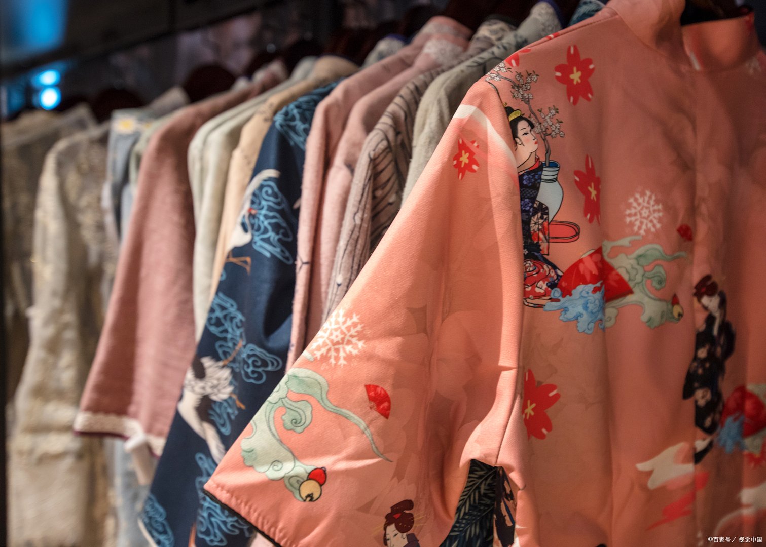 今人喜穿“汉服”，是历史的倒退，还是文化的复兴？