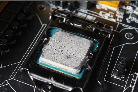 涂在CPU上的是什么东西?