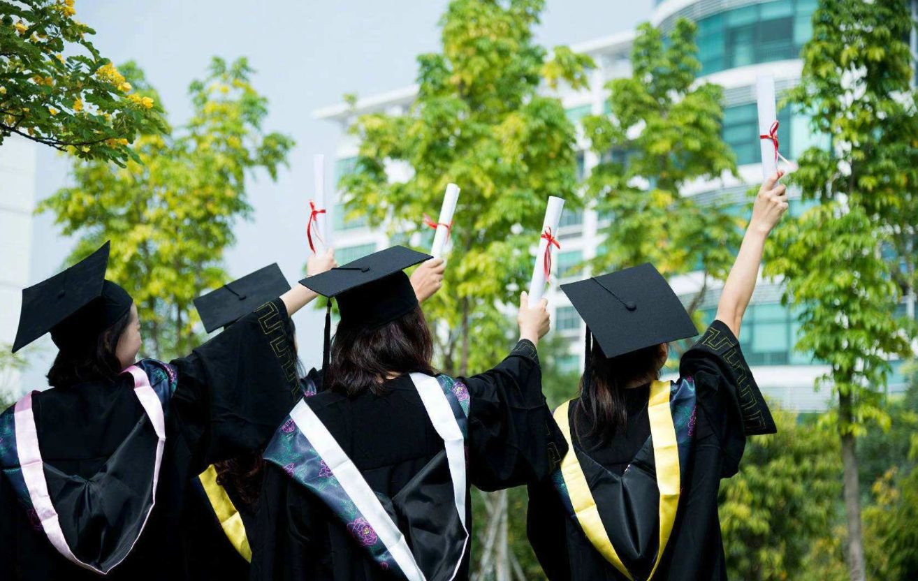 高学历不一定有好工作，应该怎么应对呢？