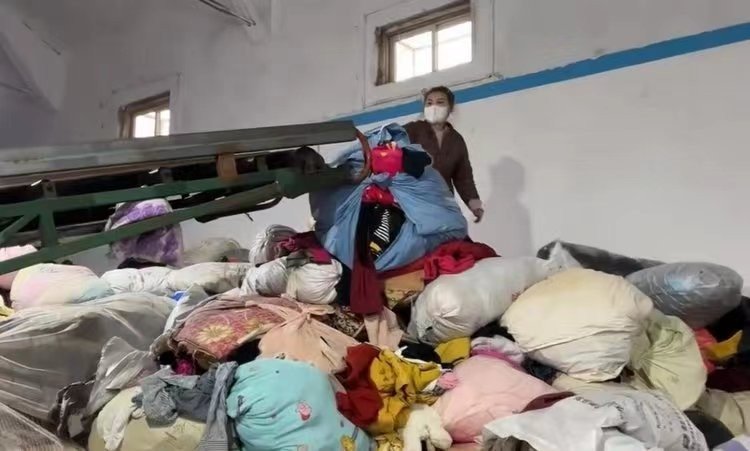95后女孩回收旧衣服年入百万，她是怎么做到的？