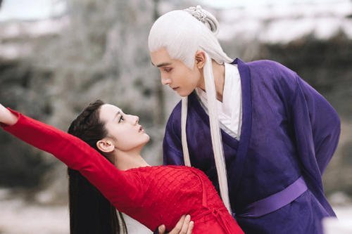 凤九三生石上是和文昌连在一起，为何她会喜欢东华？