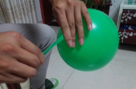 怎样使用气球打结器？