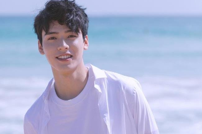 粉丝偶像的双向奔赴！龚俊最糊的时候倒贴钱以粉丝的名字做公益。你怎么看？