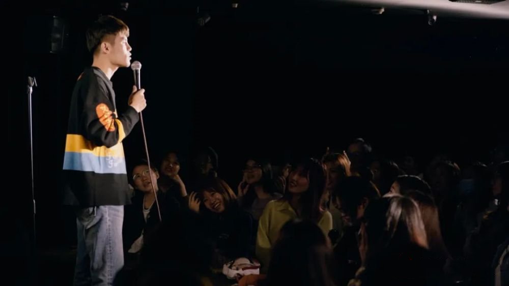 “喜剧门神”何广智把人生经历写进脱口秀，他一路走来都经历了哪些坎坷？