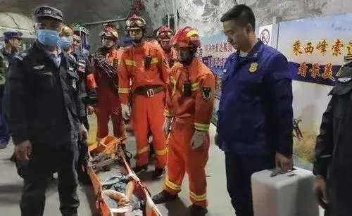 男子登山突遇泸定地震，下山时不幸坠崖上演绝境求生，给予了我们哪些启示？