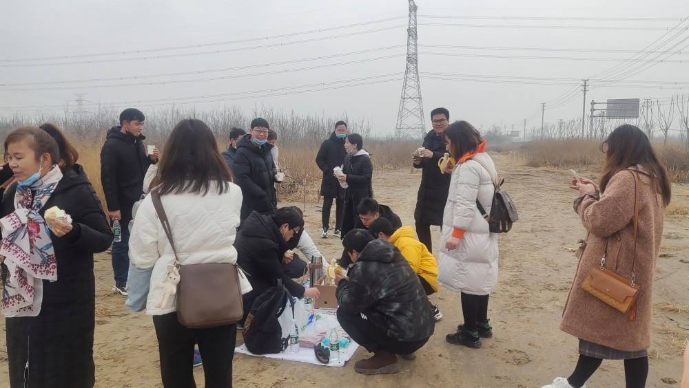 郑州徒步回家的员工没错，富士康也尽了企业之力！这件事造成了哪些后果？