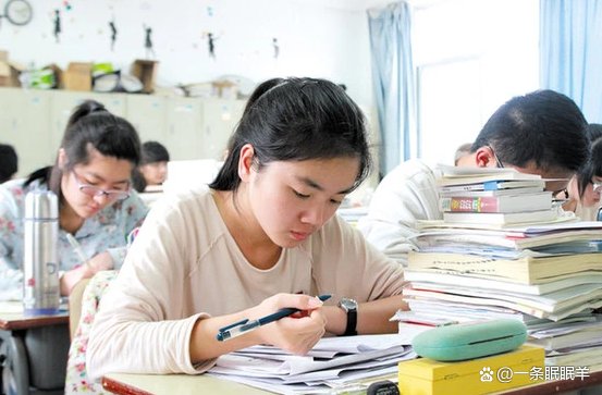 中考录取分数线下降是怎么回事呢？