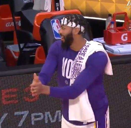 浓眉击掌被无视,现场到底发生了什么?