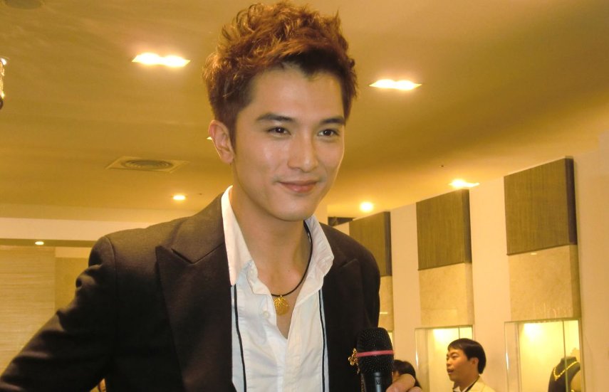 求一首歌名，其中有句歌词“你知道我爱你真心真意，你知道我永远都不放弃...”