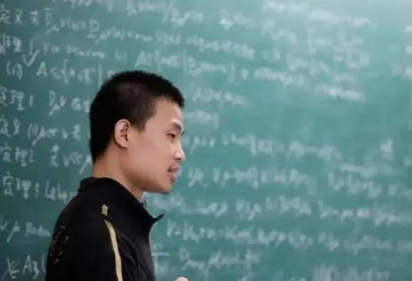 90后北大老师韦东奕谈爆红，走红全网后对他来说有何改变？