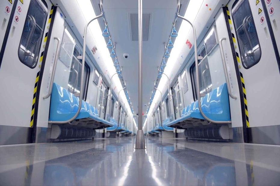 男子在北京地铁6号线上小便被拘留，他会受到哪些处罚呢？