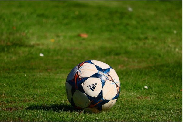 足球是不是越远越光滑就越好踢，怎么选足球？