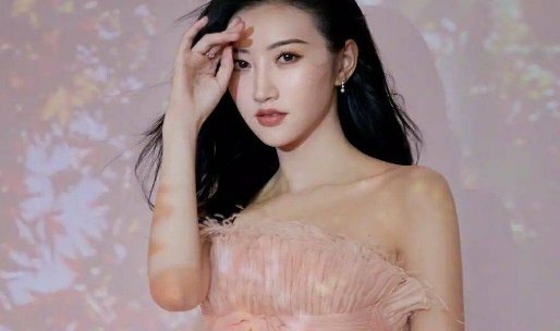 你认为张继科是爱景甜多一点，还是更爱刘诗雯多一点？