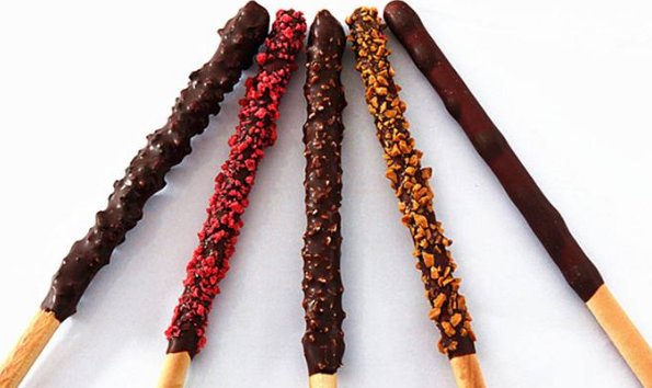 巧克力和西红柿打架，谁赢了？