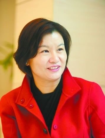 她从“最底层打工妹”摇身变“中国女首富”，凭什么
