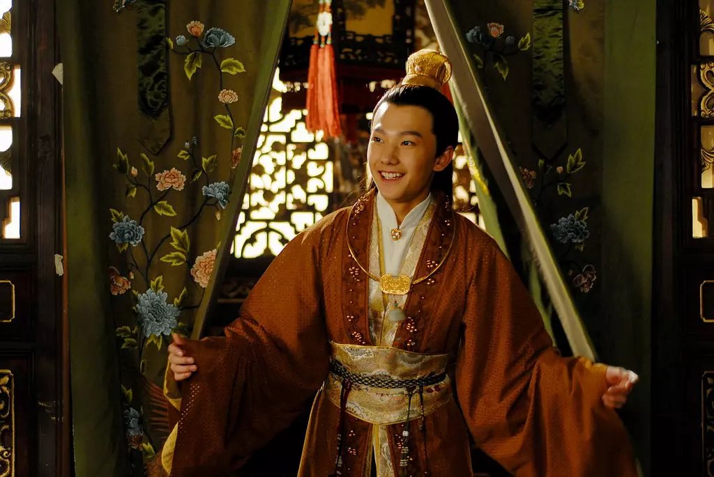 新版《红楼梦》中，杨洋饰演的大宝玉在第几集开始出现？