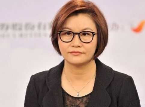 她从“最底层打工妹”摇身变“中国女首富”，凭什么