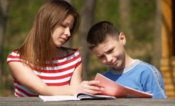 对于长沙一小学每周四不留书面作业的这种做法，你支持学校这么做吗？