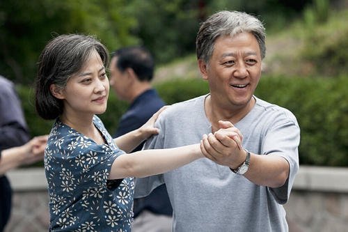 儿子突然回家发现父母都病了，人在他乡该怎么尽孝心？