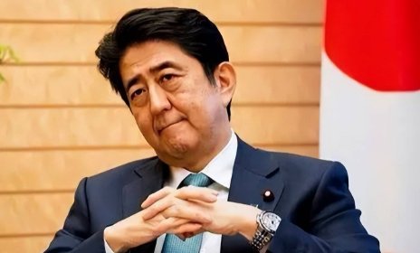 安倍听到枪响曾回头看，第一声枪响后安保人员是什么反应？