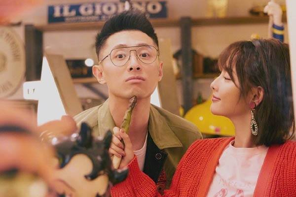 张嘉倪的老公买超是什么背景