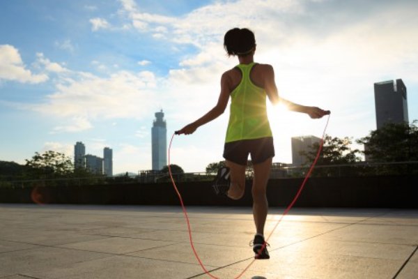 跳绳双飞怎么跳