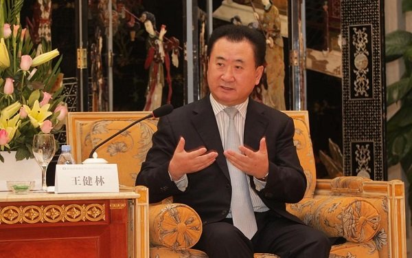 王健林全面退出海外投资，这释放出什么信号？