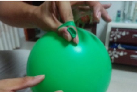 怎样使用气球打结器？