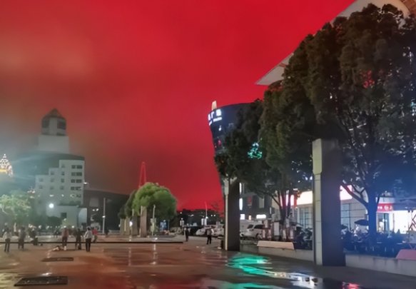 福州街头突现漫天红光，5天3起，与哪些因素有关？