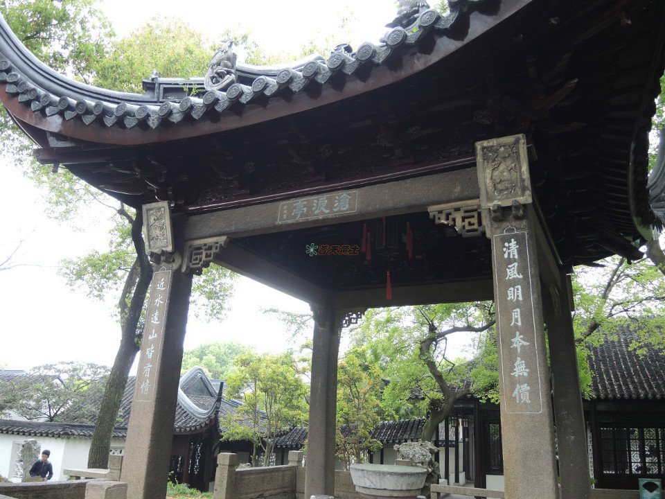 清风明月本无价，近水远山皆有情。