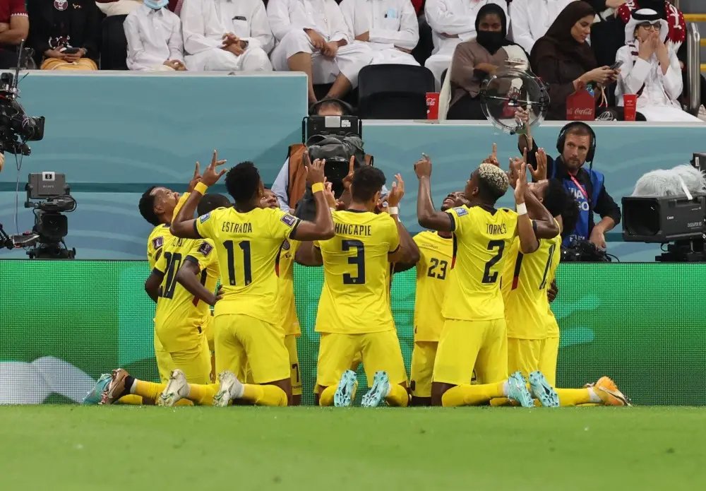 厄瓜多尔进球后全队跪地指天，悼念离世的前国脚，前国脚是谁？