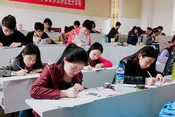 今年公务员考试多少人报名