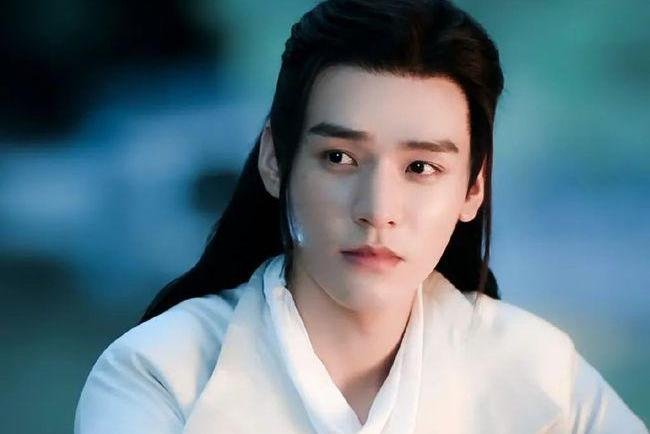 粉丝偶像的双向奔赴！龚俊最糊的时候倒贴钱以粉丝的名字做公益。你怎么看？