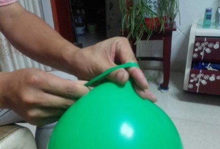 怎样使用气球打结器？