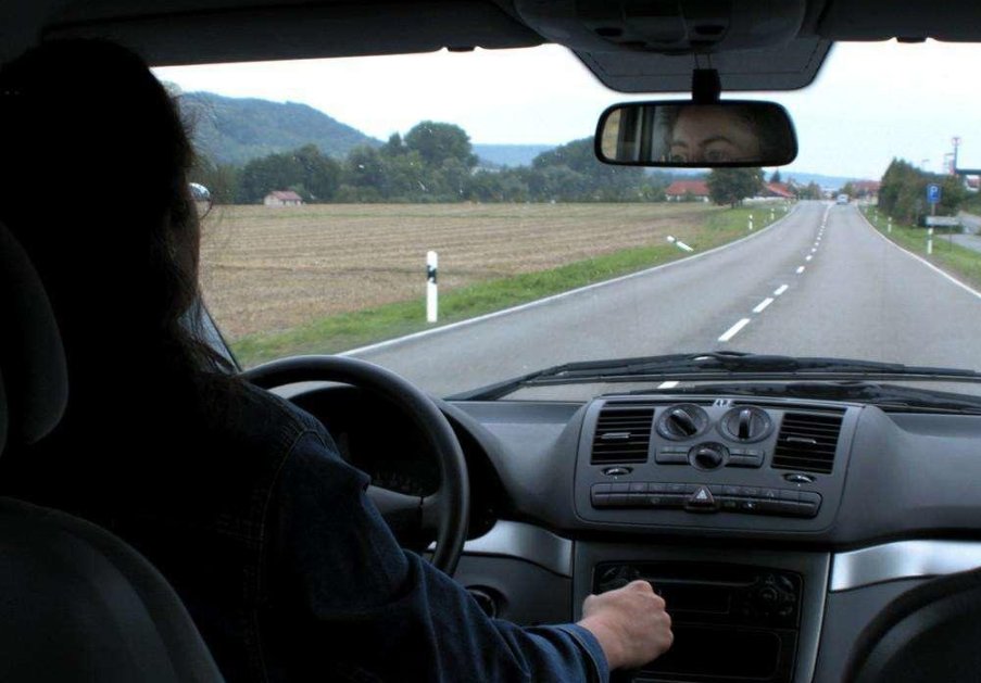 小说中描写开车的句子