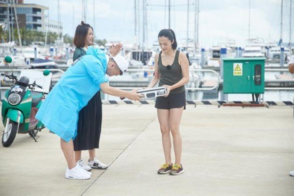 在电视剧龙门镖局里，姚晨是在第几集出场啊