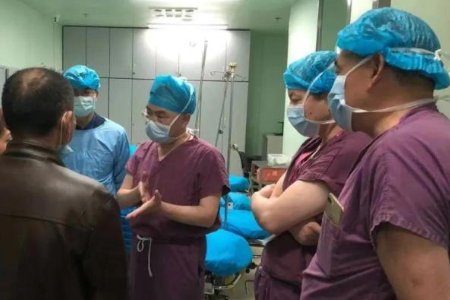 想大口喝矿泉水的长沙女孩双腿保住了，女孩究竟遭遇了什么？